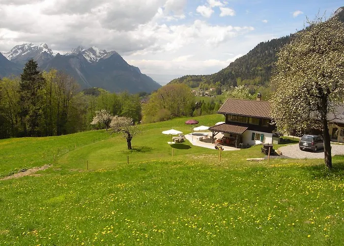 Aisha シャレー Corbeyrier